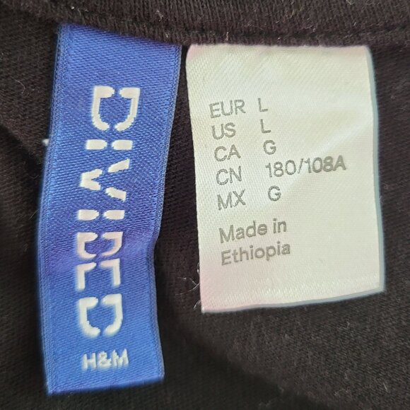 H&M Divided Blue Shorts (34W), Large Black V-Neck T-Shirt - Picture 8 of 8